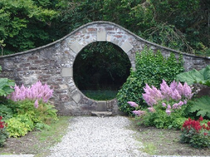 38 EyeCatching Moon Gate Designs For Your Garden • Insteading